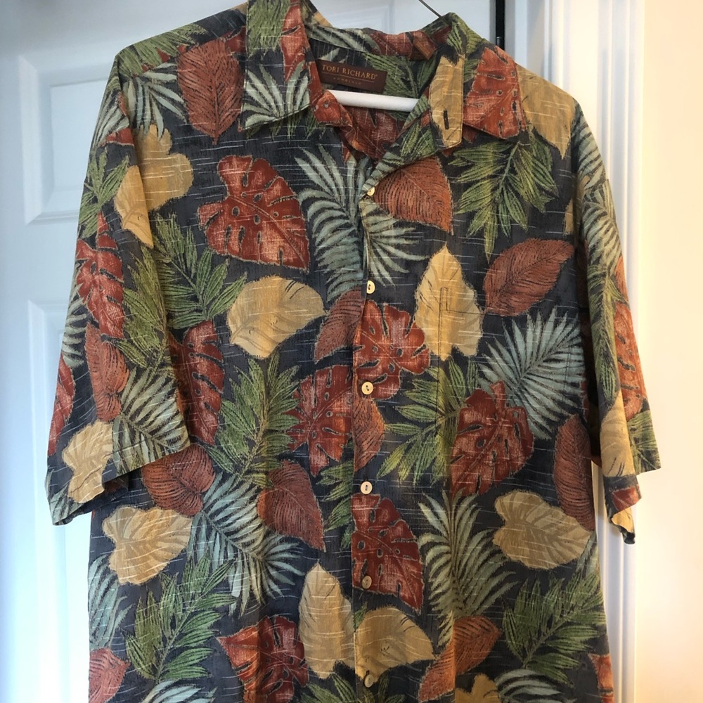Men’s Tori Richards button down Hawaiian Shirt